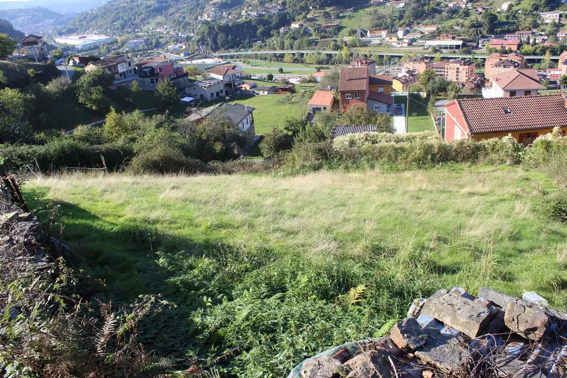Terreny residencial en venda a San Martín del Rey Aurelio