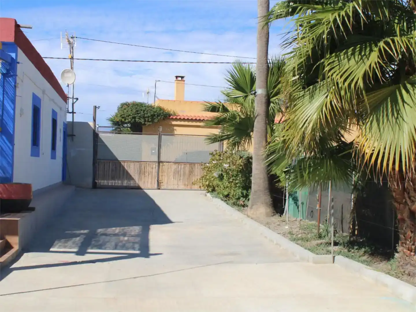 Vista exterior de Finca rústica de lloguer en Motril amb Jardí privat, Piscina i Moblat
