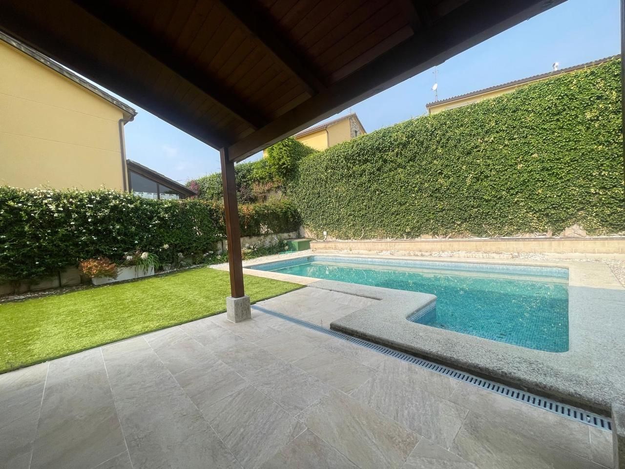 Piscina de Casa adosada en venda en Sada (A Coruña) amb Calefacció, Jardí privat i Piscina