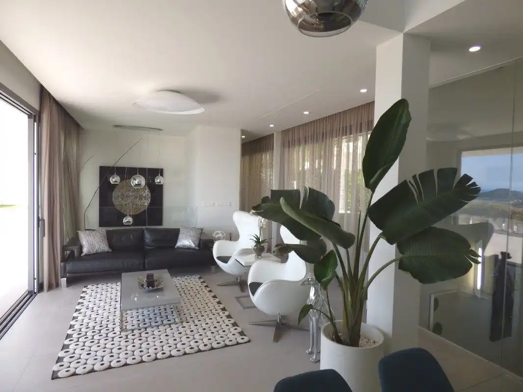 Villa con piscina in vendita a Golf Bahía, imagen 4