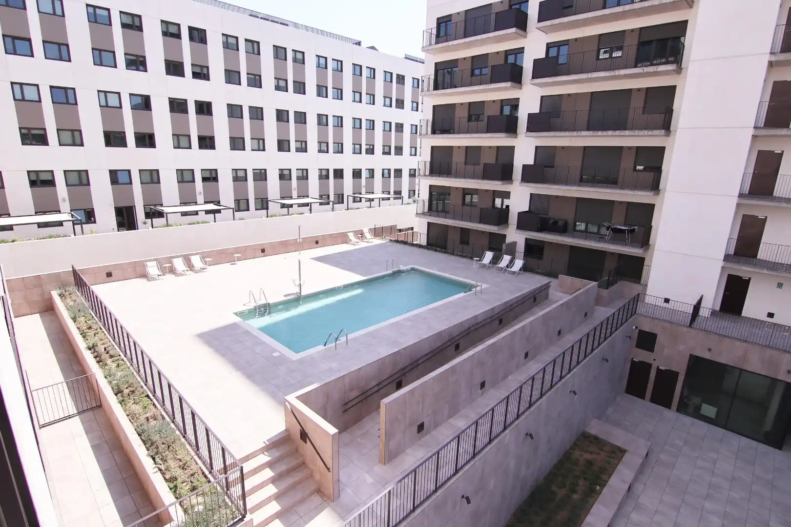 Piscina de Pis de lloguer en Terrassa amb Aire condicionat, Calefacció i Jardí privat