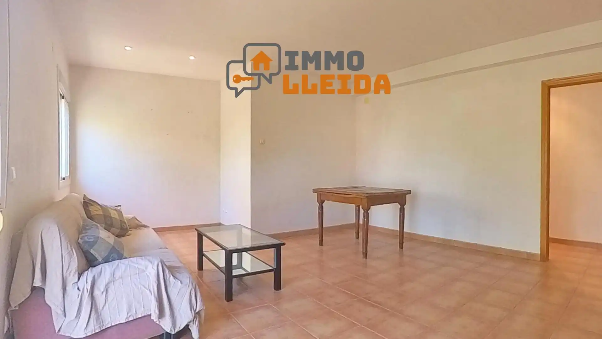 Vista exterior de Casa o xalet en venda en Les Avellanes i Santa Linya amb Calefacció, Terrassa i Balcó