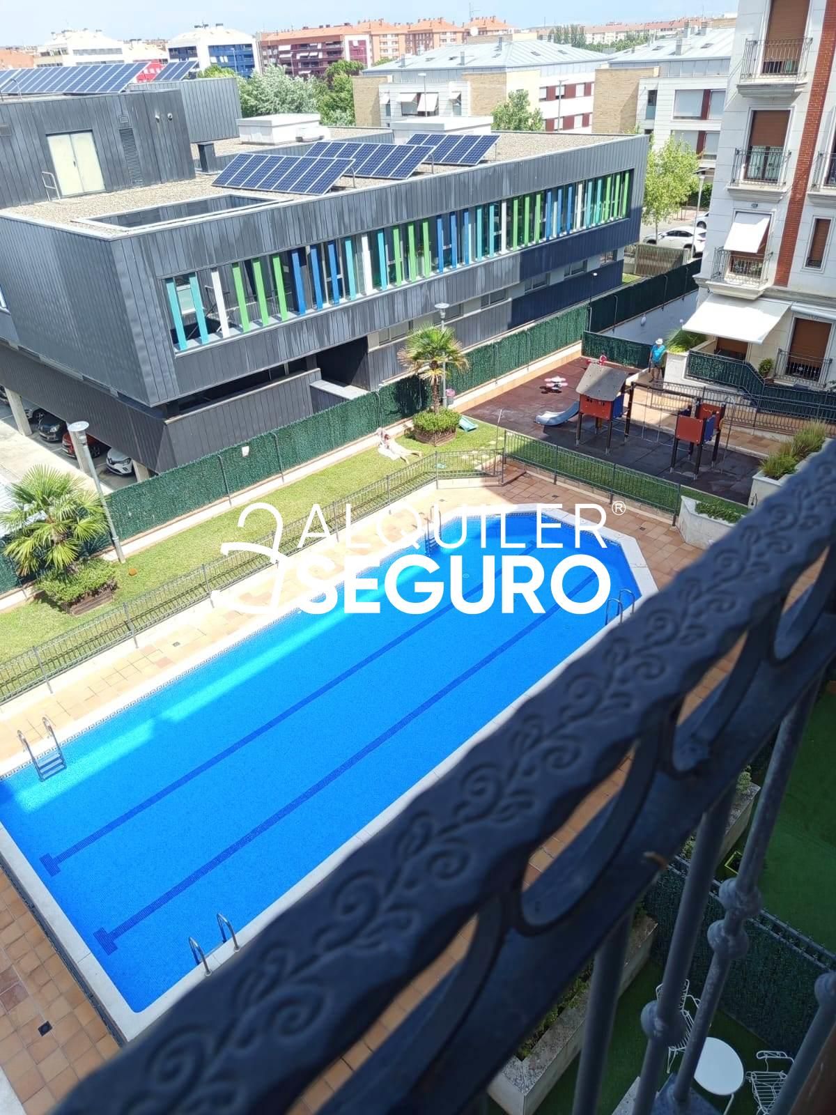 Swimming pool of Flat to rent in  Logroño  with Air Conditioner, Heating and Storage room