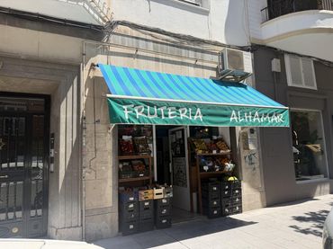 Local comercial en venda a Calle ALHAMAR 32