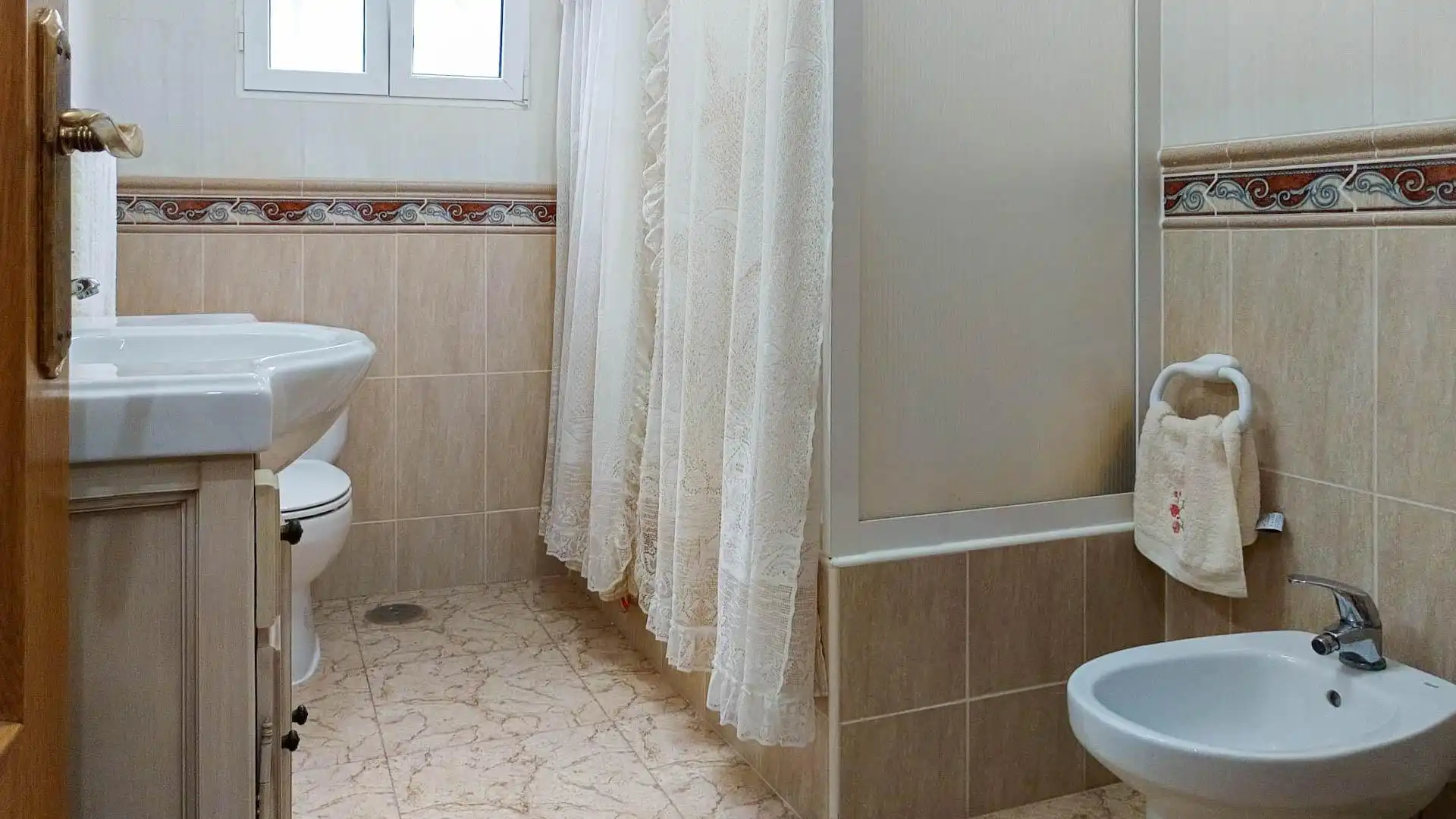 Bany de Casa o xalet en venda en Albatera amb Aire condicionat, Jardí privat i Traster
