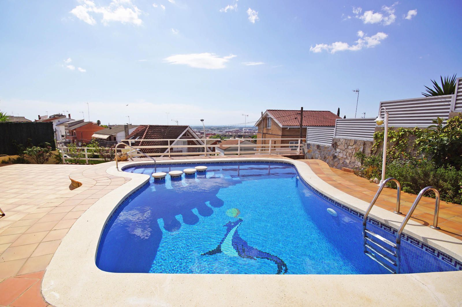 Piscina de Casa o chalet en venta en Viladecans con Parquet, Terraza y Trastero