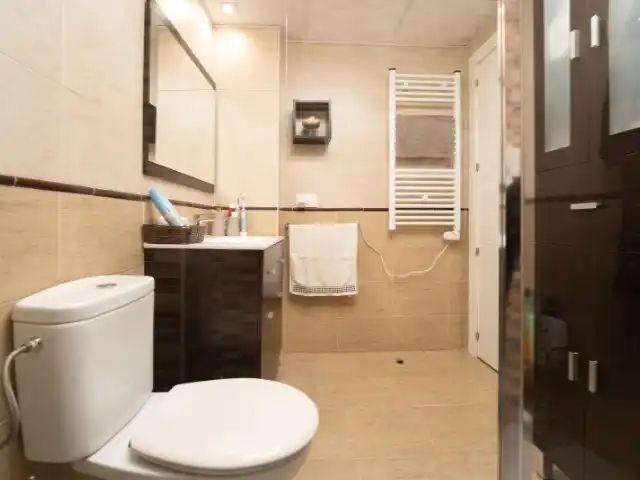 Baño de Piso en venta en Paterna con Aire acondicionado, Calefacción y Terraza