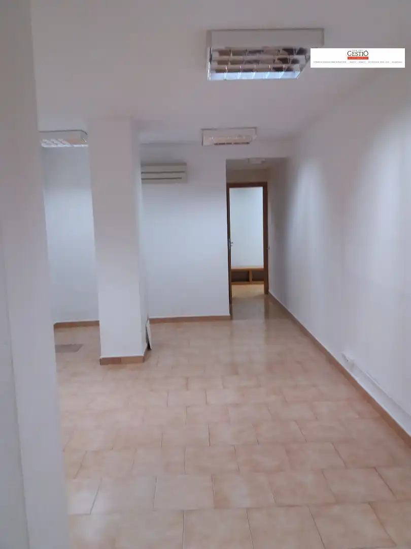 Büro zur Miete in Vallirana mit Klimaanlage