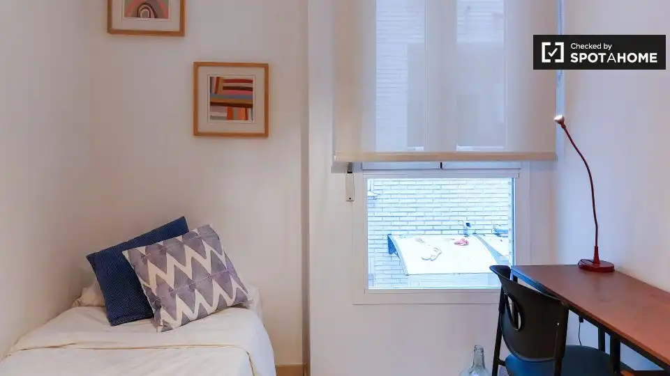 Habitació a Penya - Roja - Avda. Francia