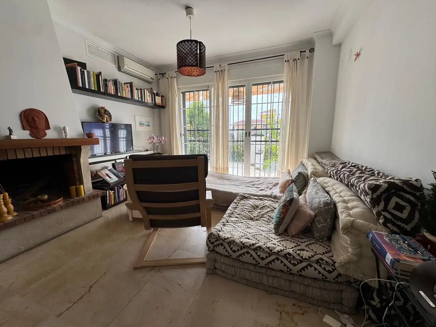 Wohnzimmer von Einfamilien-Reihenhaus zur Miete in Granada mit Klimaanlage, Heizung und Privatgarten