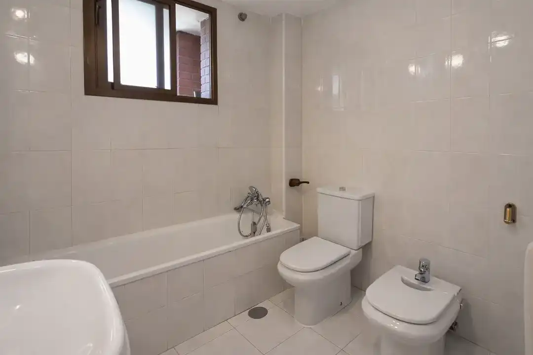 Baño de Piso en venta en Barañáin / Barañain con Calefacción y Trastero