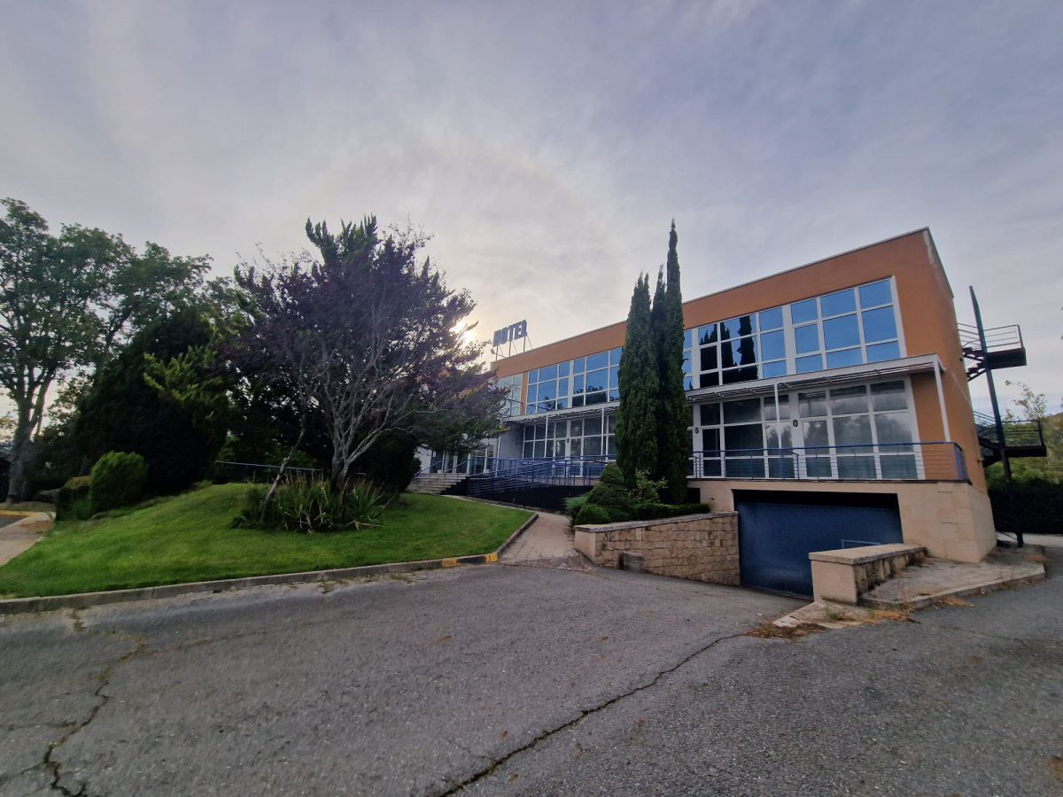 Vista exterior de Edifici en venda en Vallejera de Riofrío