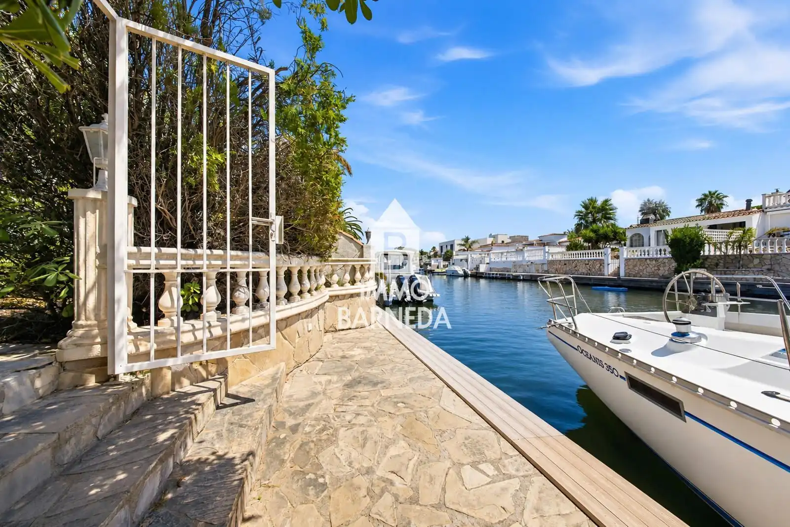 Vista exterior de Casa o xalet en venda en Empuriabrava amb Aire condicionat, Calefacció i Terrassa
