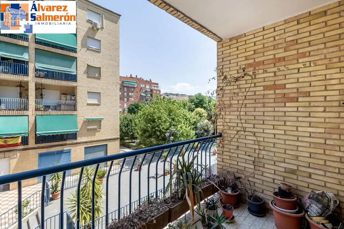 Piso con ascensor en venta en Genil, imagen 3