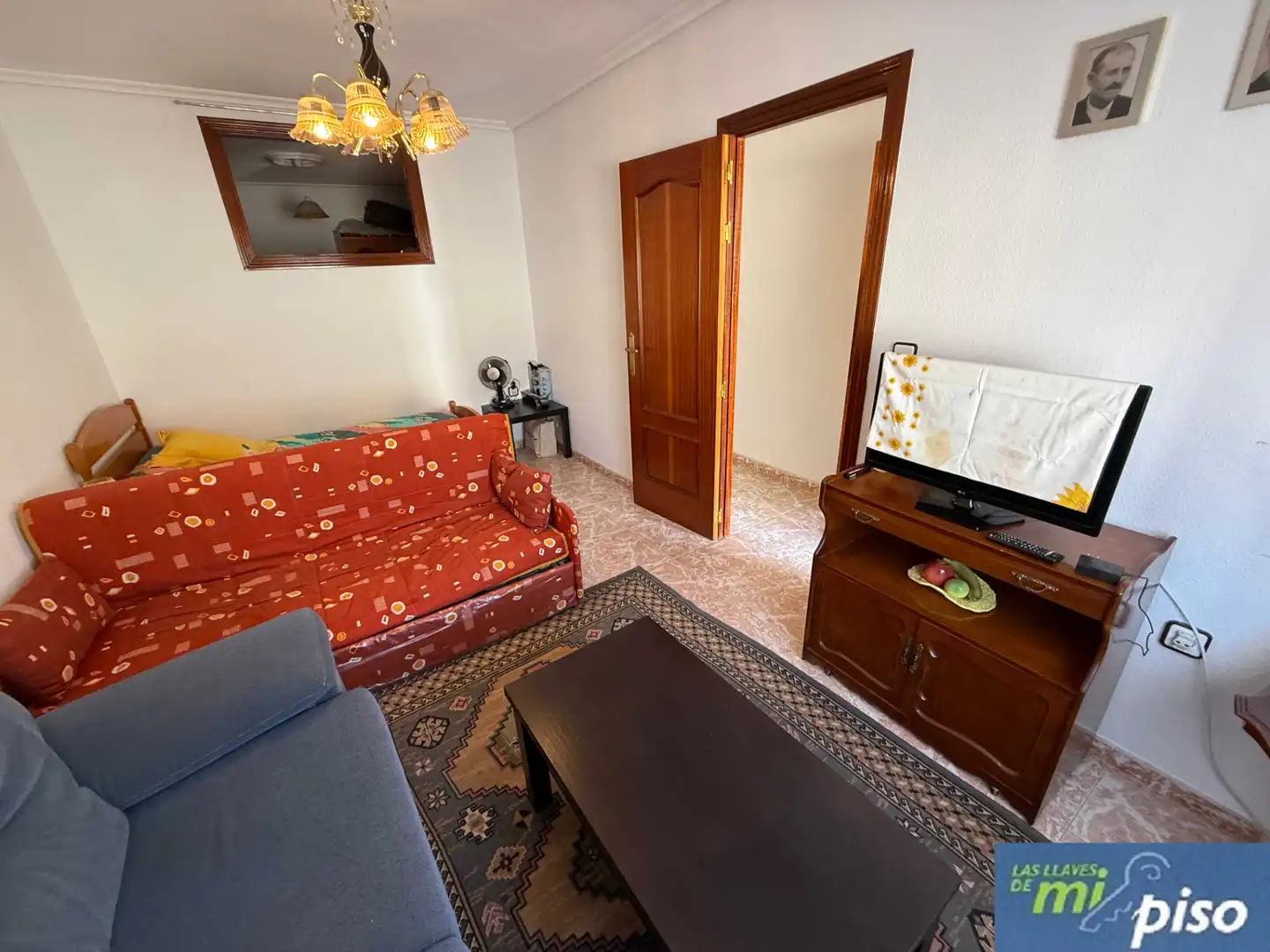 Sala d'estar de Casa o xalet en venda en Nava del Rey amb Calefacció, Jardí privat i Terrassa
