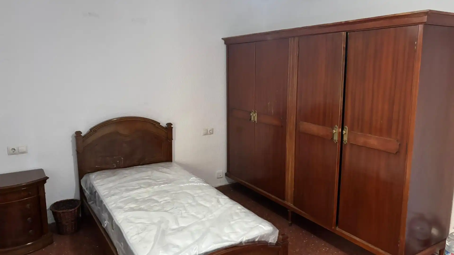 Bedroom of Flat for sale in Sevilla  with Air Conditioner, Private garden and Furnished