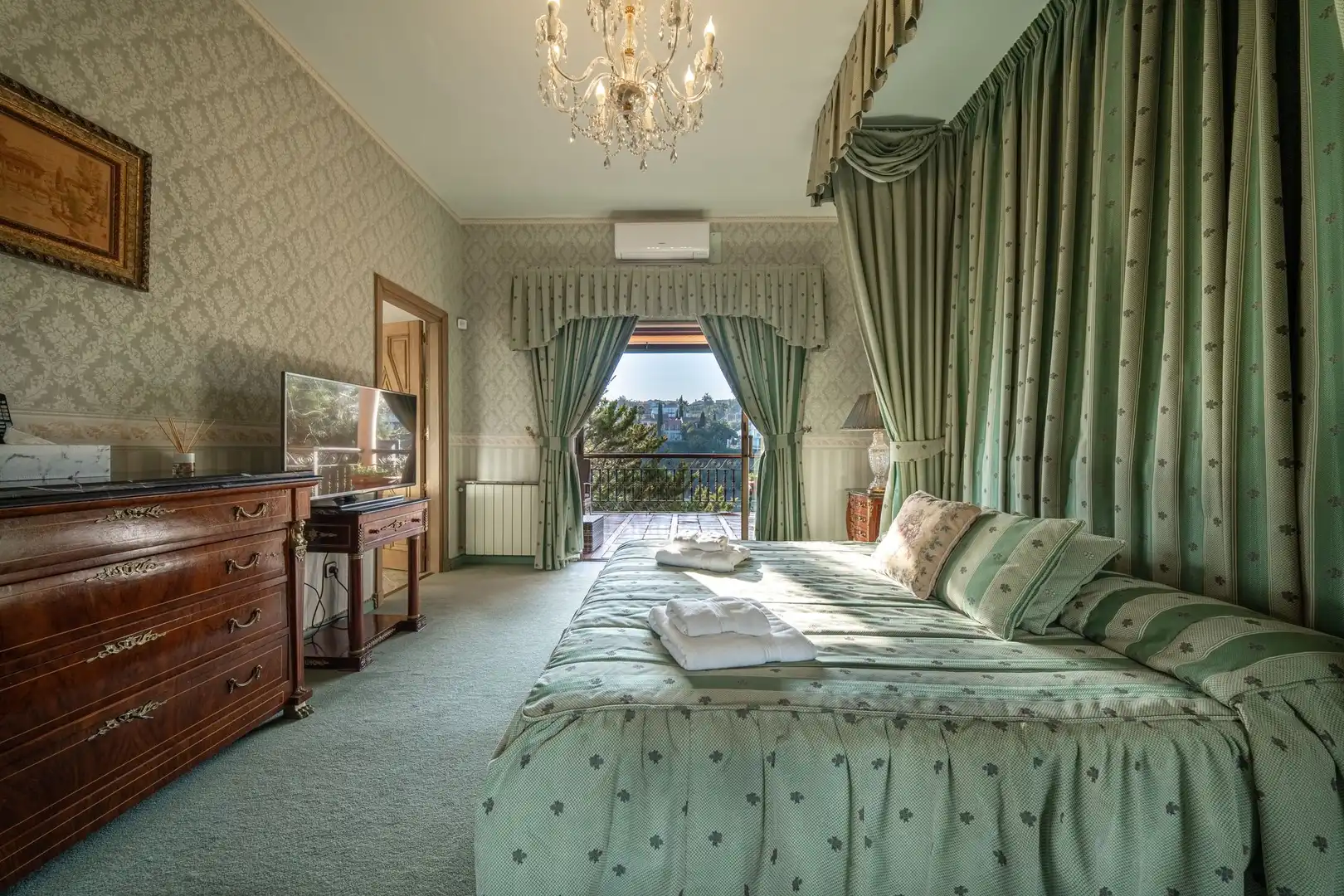 Bedroom of Country homes for sale in Benahavís  with Terrace and Furnished