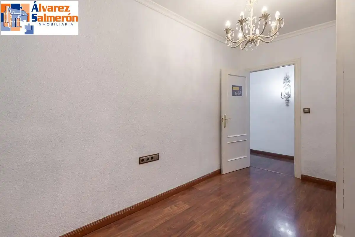 Piso en venta en Granada con Calefacción y Trastero