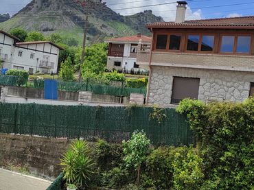 Doppelhaushälfte mit Garten zum Verkauf in Barrio de Santullán