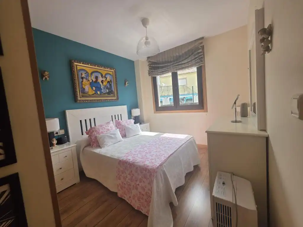 Dormitori de Apartament en venda en Boiro amb Calefacció, Parquet i Traster