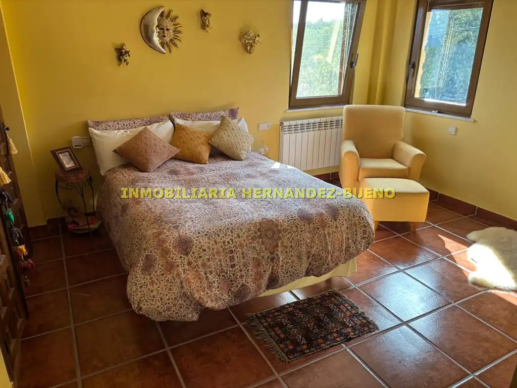 Dormitori de Casa o xalet en venda en Sequeros amb Calefacció, Jardí privat i Terrassa