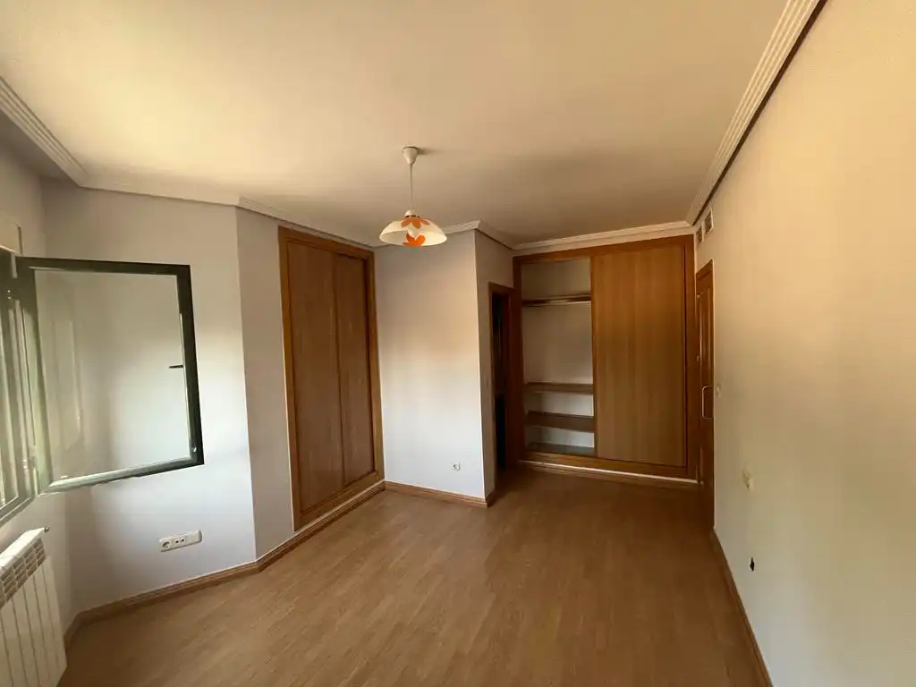 Dormitori de Casa o xalet de lloguer en Albacete amb Calefacció, Parquet i Terrassa