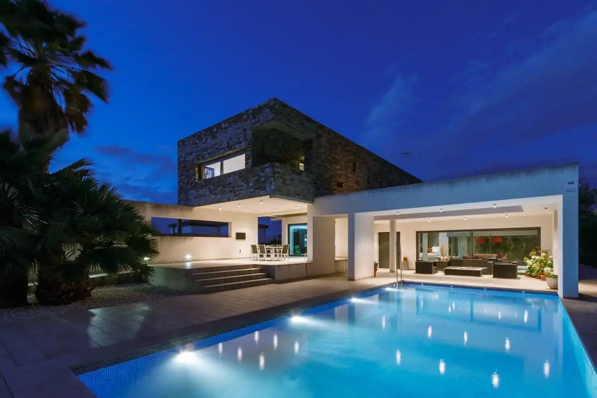 Chalet con piscina en venta en Calle Abeto 8, imagen 3