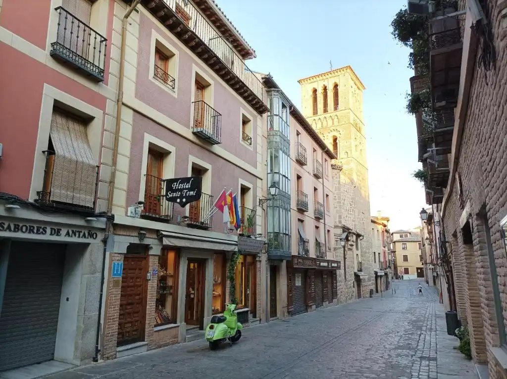 Außenansicht von Gebäude zum Verkauf in Toledo