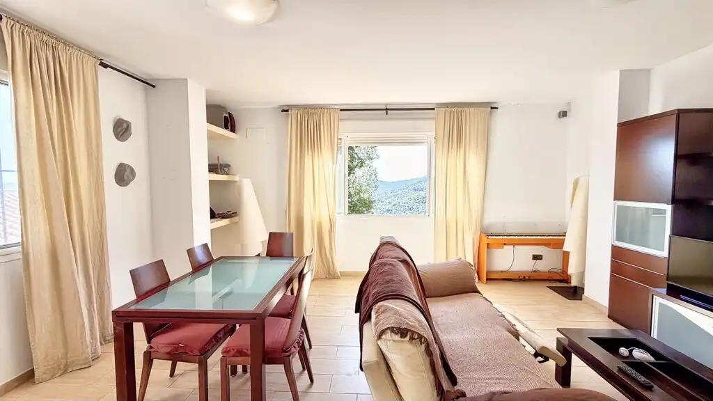 Sala de estar de Finca rústica en venta en Periana con Aire acondicionado, Jardín privado y Terraza