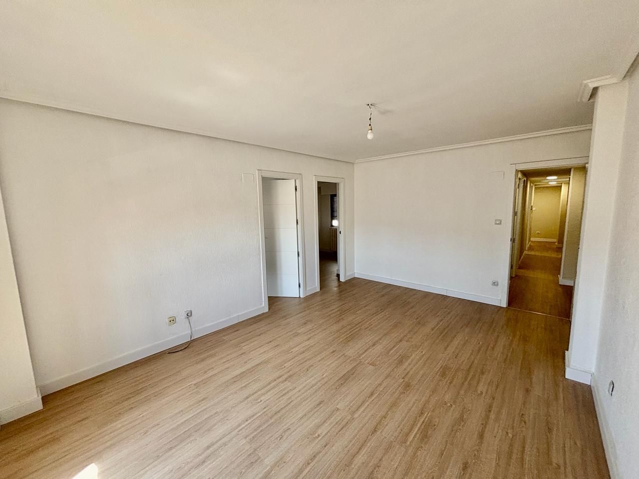 Living room of Flat for sale in  Zaragoza Capital  with Air Conditioner, Heating and Balcony