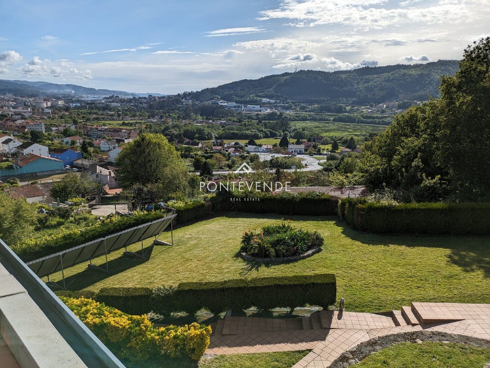 Jardí de Casa o xalet en venda en Pontevedra Capital  amb Aire condicionat, Calefacció i Jardí privat