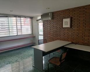 Oficina de lloguer a N/A, -1, Llevant