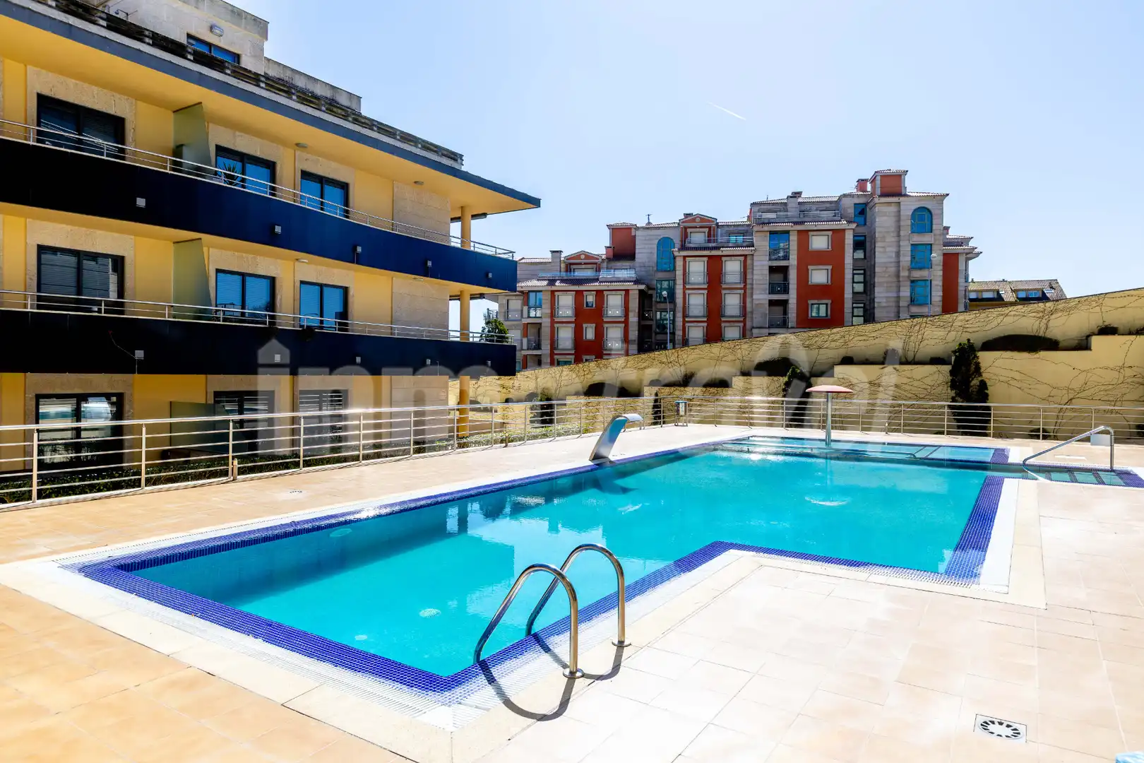 Piscina de Apartament en venda en Sanxenxo amb Calefacció, Parquet i Terrassa
