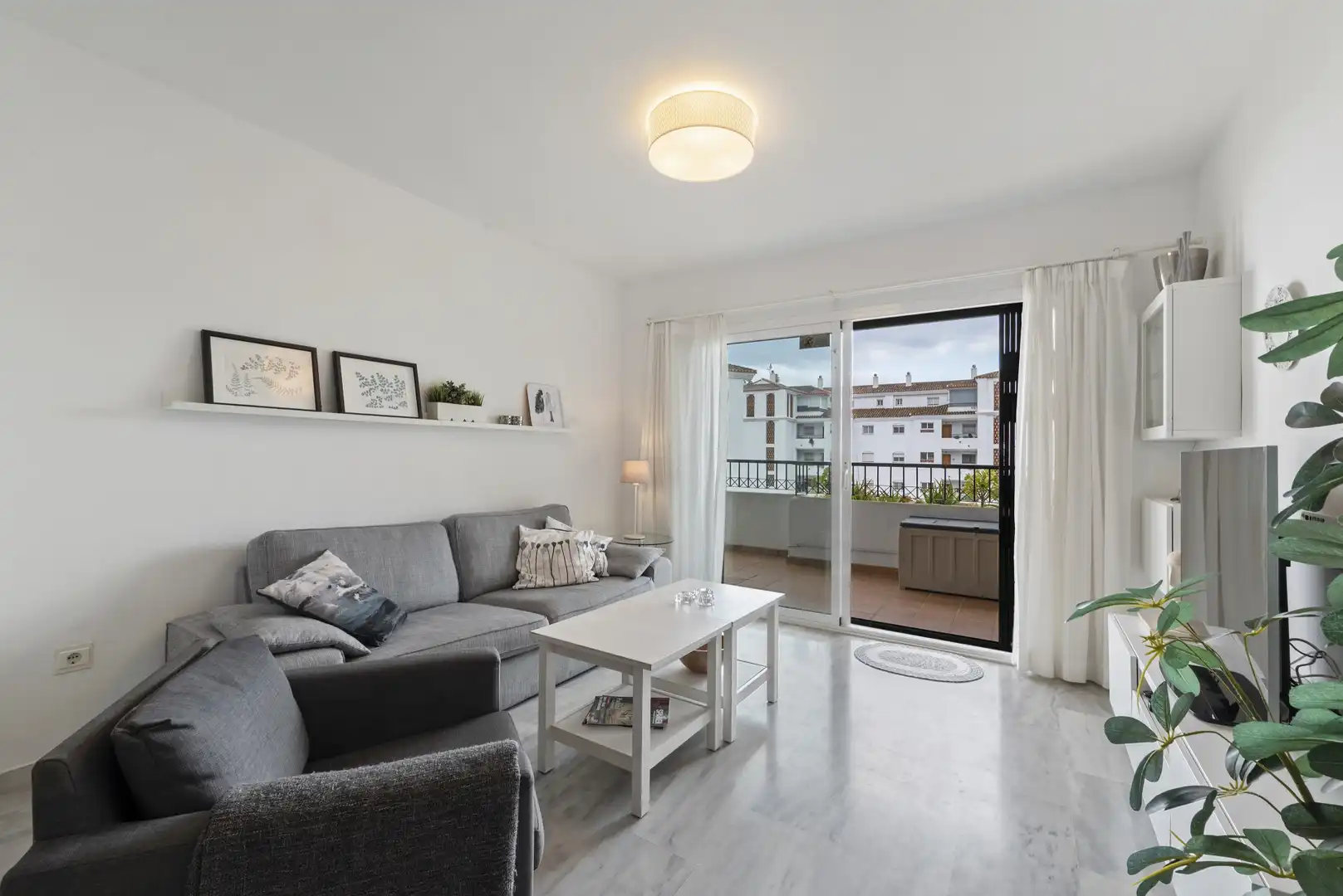 Living room of Ground floor for sale in Mijas  with Air Conditioner, Terrace and Swimming Pool
