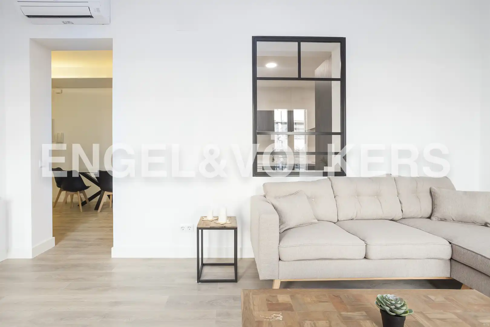 Living room of Flat for rent in Madrid  with Air Conditioner, Heating and Furnished