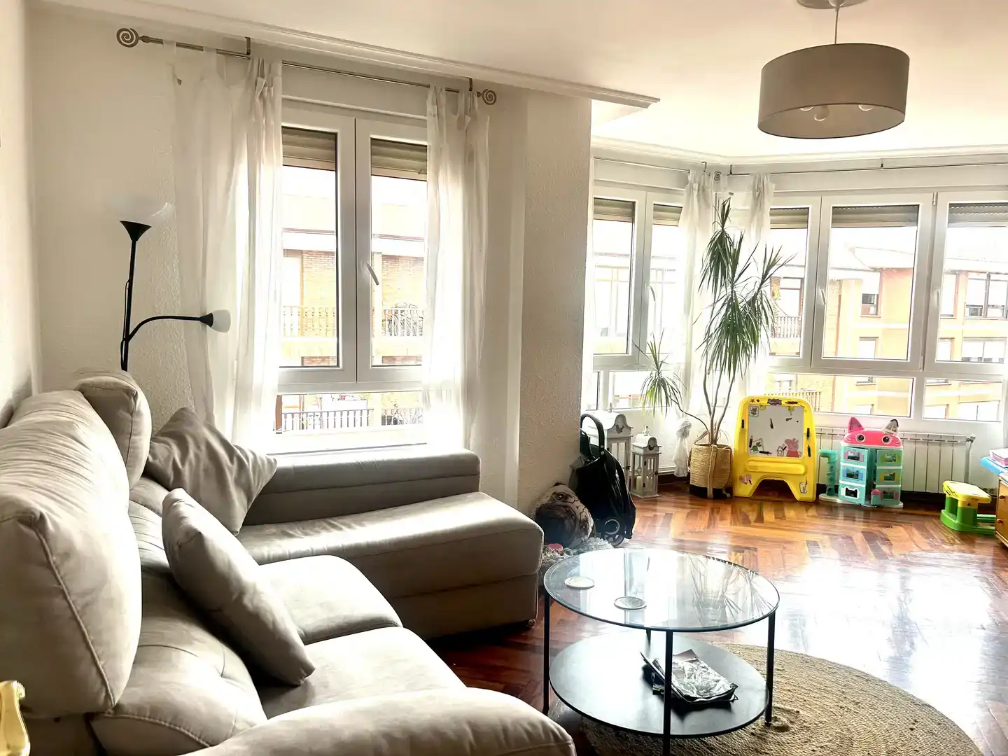 Sala de estar de Piso en venta en Camargo con Parquet, Amueblado y Balcón