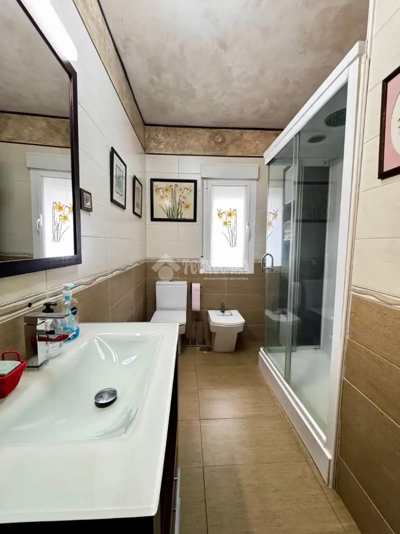 Baño de Casa adosada en venta en Pedrezuela con Aire acondicionado, Calefacción y Jardín privado