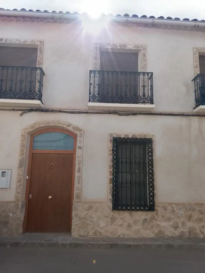 Vista exterior de Casa o chalet en venta en El Peral   con Calefacción, Terraza y Trastero