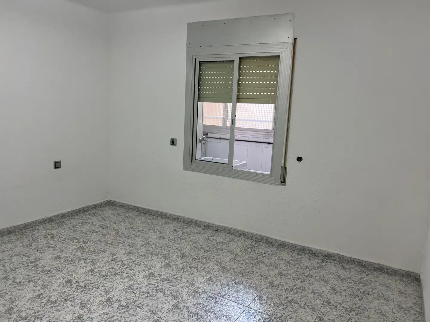Habitación de Piso en venta en Badalona con Horno, Balcón y Alarma