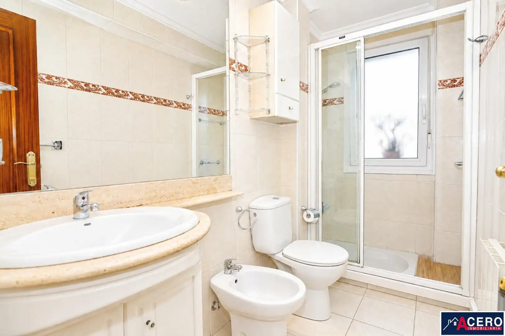 Baño de Piso en venta en Santander con Calefacción, Trastero y Balcón