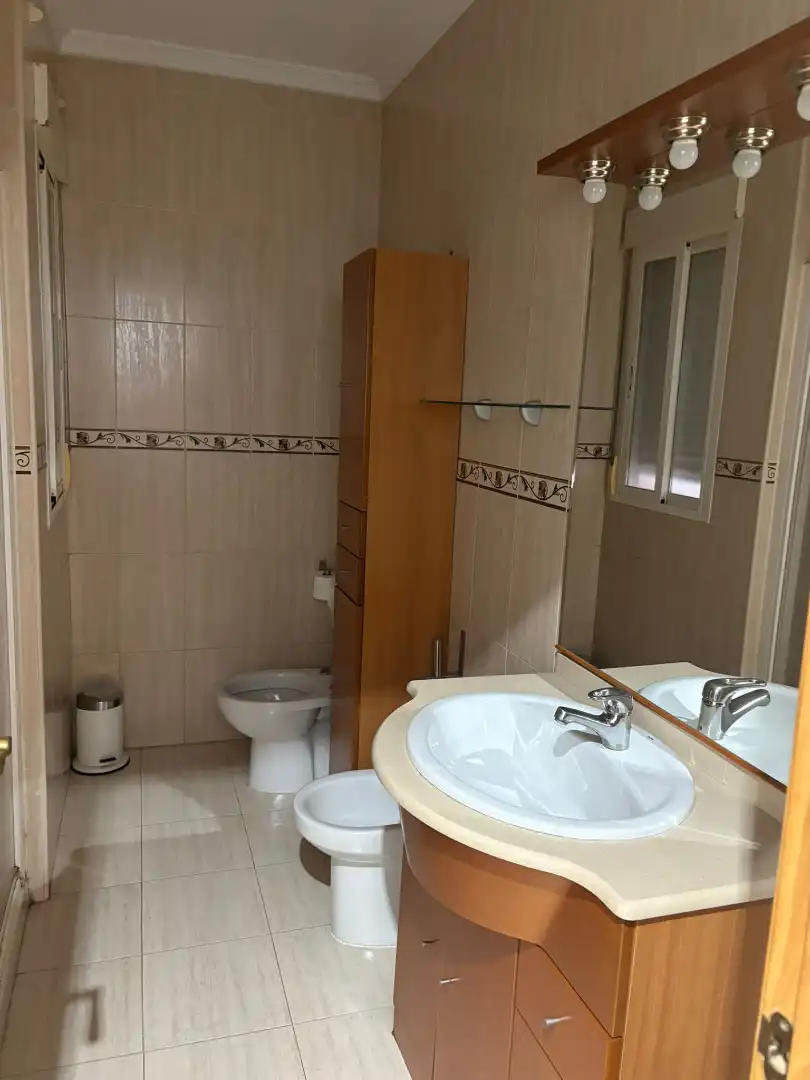 Badezimmer von Wohnung zur Miete in Las Gabias mit Klimaanlage, Terrasse und Möbliert