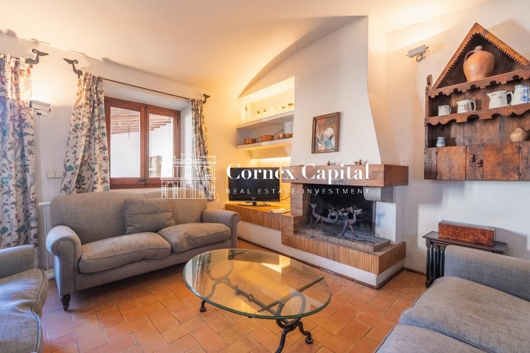 Sala de estar de Casa o chalet en venta en Torroella de Montgrí con Aire acondicionado, Calefacción y Jardín privado