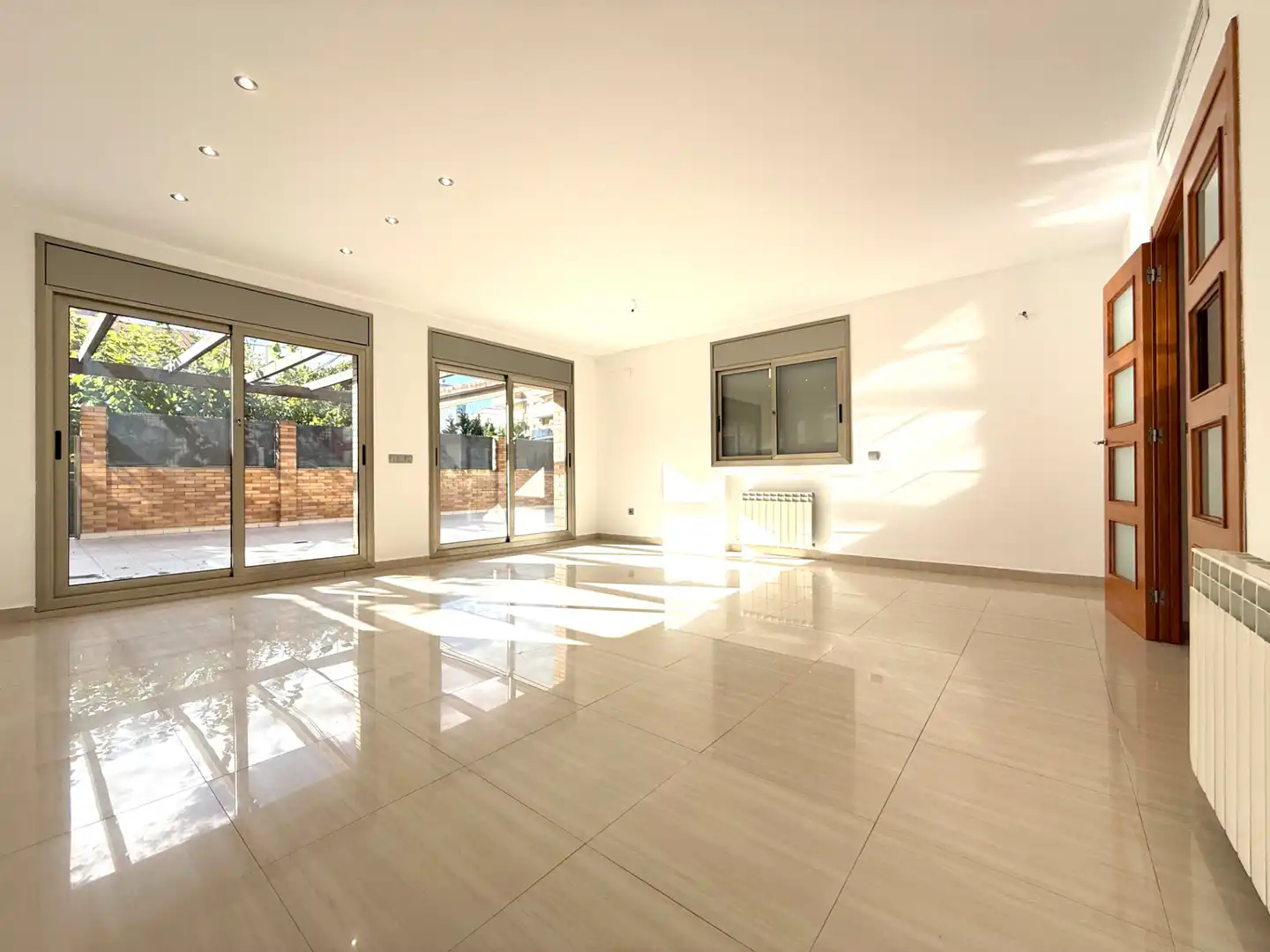 Semi-detached house with pool for sale in Carrer d'Escornalbou, imagen 6