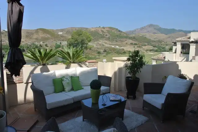 Apartamento con piscina en venta en Benahavís pueblo, imagen 2