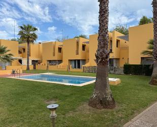 Vista exterior de Casa adosada en venda en Isla Cristina amb Terrassa i Piscina