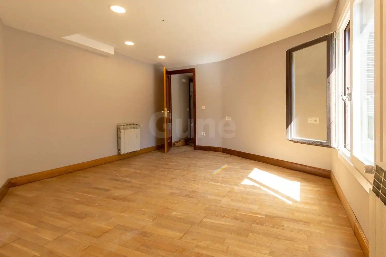 Schlafzimmer von Wohnung zum Verkauf in Segura mit Heizung