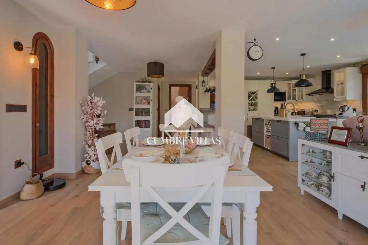 Comedor de Casa o chalet en venta en Almuñécar con Jardín privado, Terraza y Amueblado