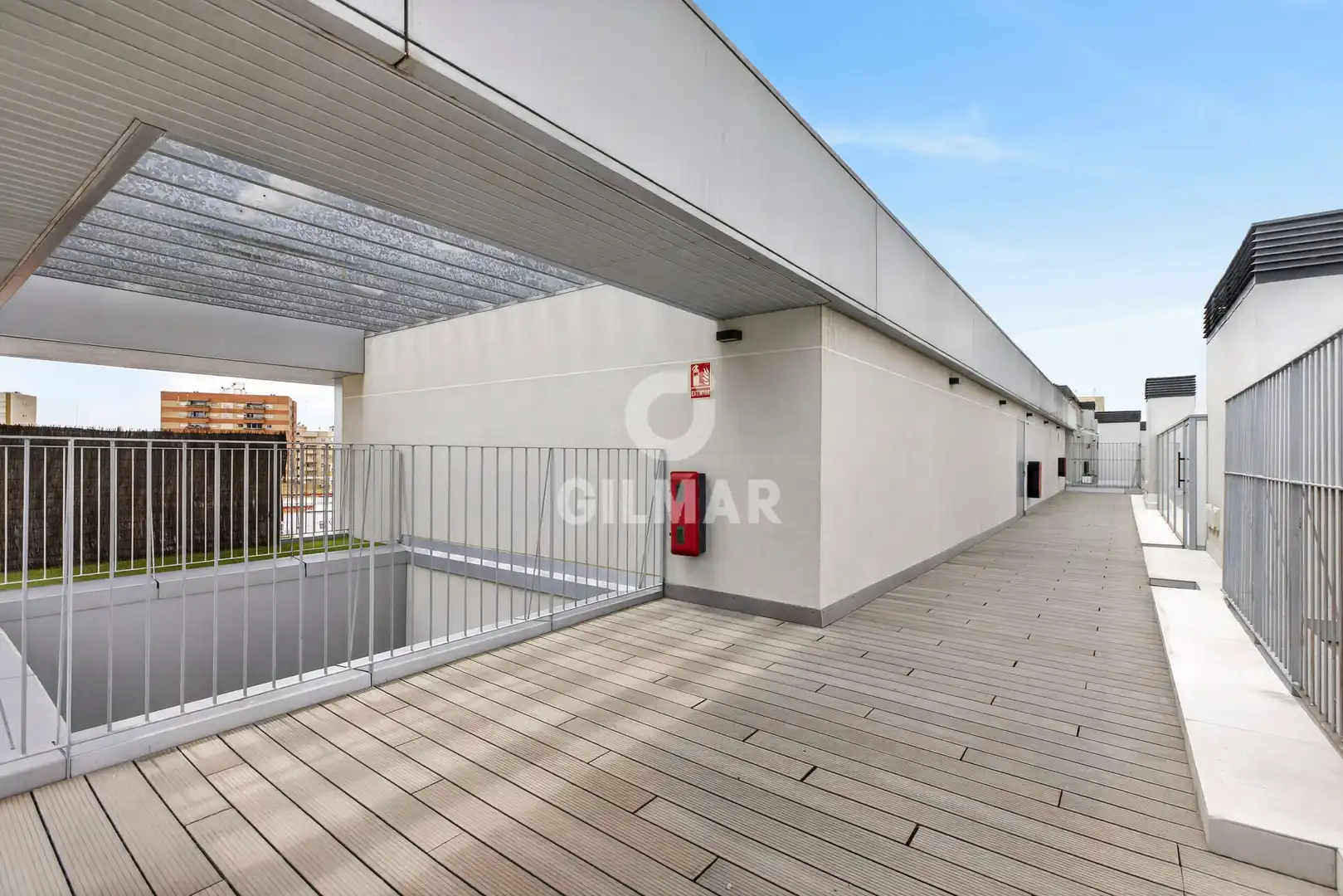 Terraza de Piso en venta en Sevilla con Calefacción, Trastero y Piscina