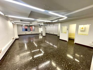 Oficina en venda a COMTE BORRELL