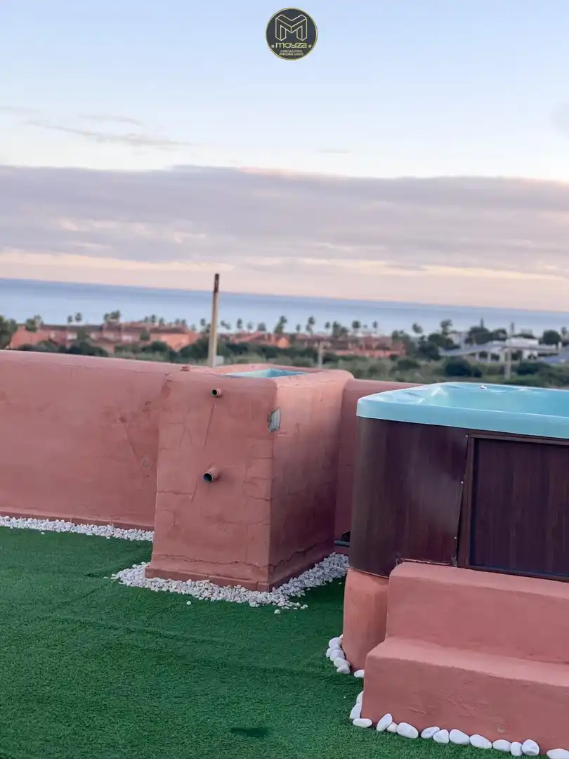 Penthouse with pool for sale in El Castillo, imagen 3